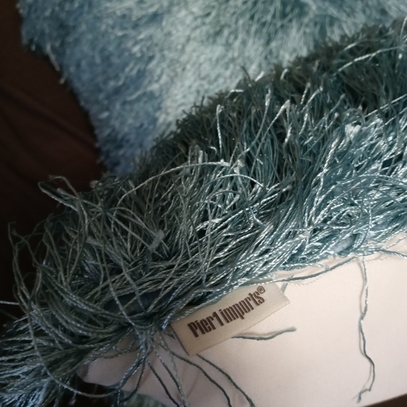 🏖⛵PIER 1 IMPORT TWO FLUFFY PILLOWS 🏝A FANTASTIC VINTAGE GIFT 🎁 - Picture 10 of 13